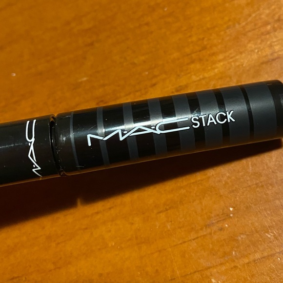 MAC Stack Mascara - Picture 7 of 13